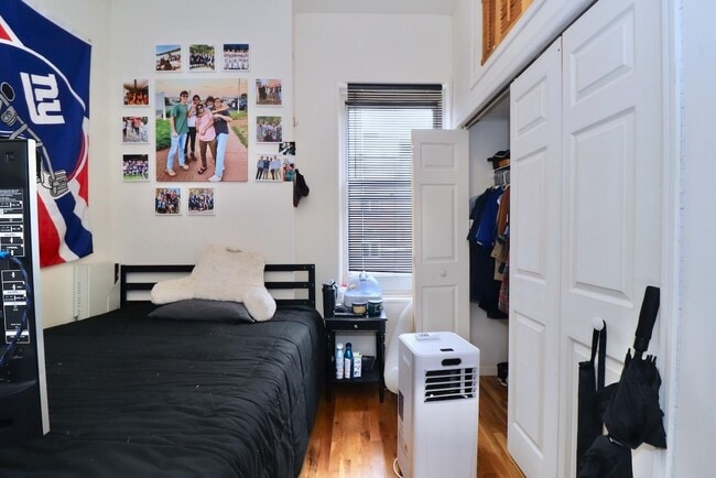 Building Photo - 415 1st St