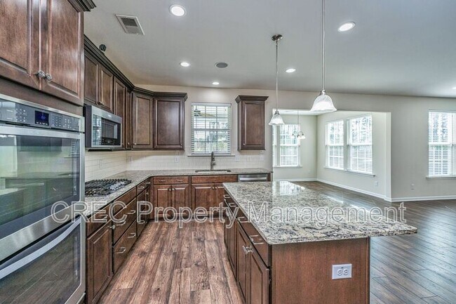 Building Photo - 201 Bigleaf Ct