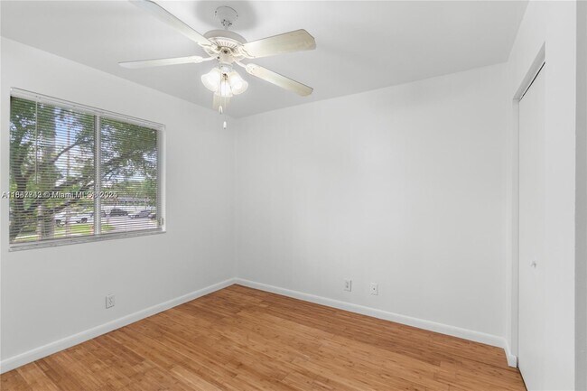 Building Photo - 1162 SW 44th Ave