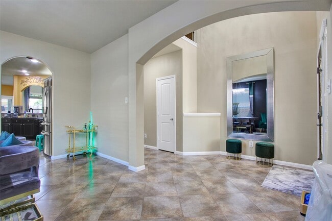 Building Photo - 1242 S Maple Dr