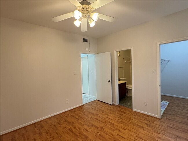 Building Photo - 6500 Harbor Town Dr