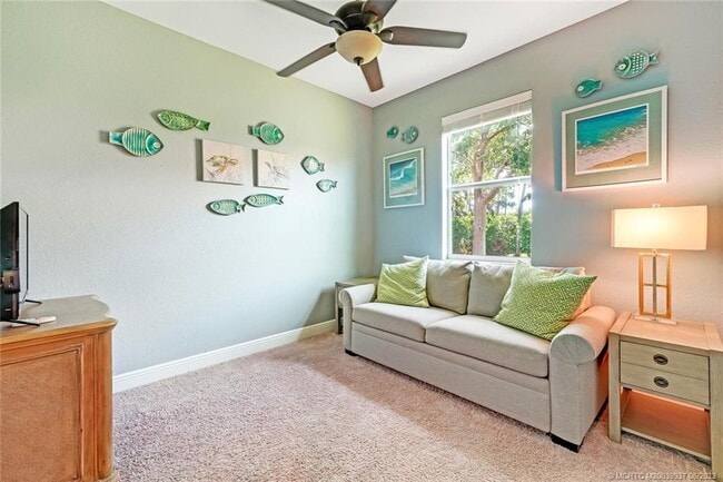 Building Photo - 521 NE Abaca Way