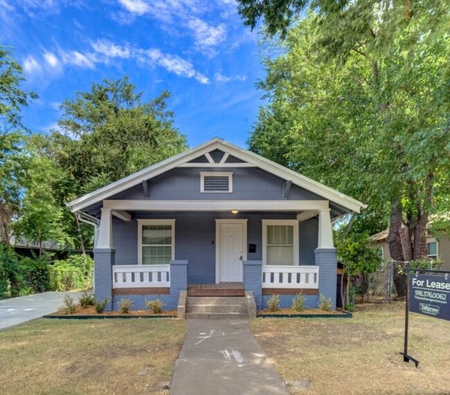 Building Photo - Charming Craftsman 3/1 Home Next To TU!