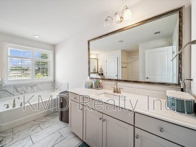 Building Photo - 6112 Willow Pin Ln