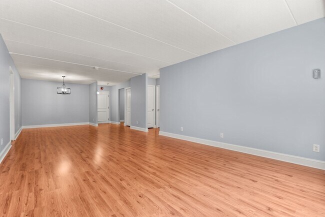 Building Photo - 1500 Worcester Rd