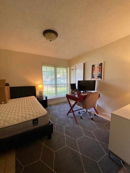 Building Photo - 2512 Berwyn Cir