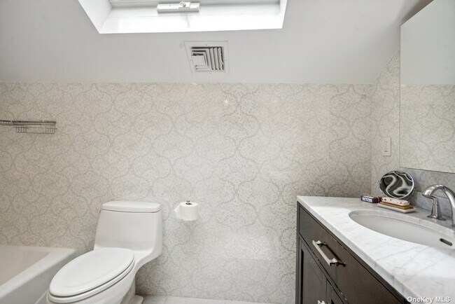 Building Photo - 130 Stirrup Ln