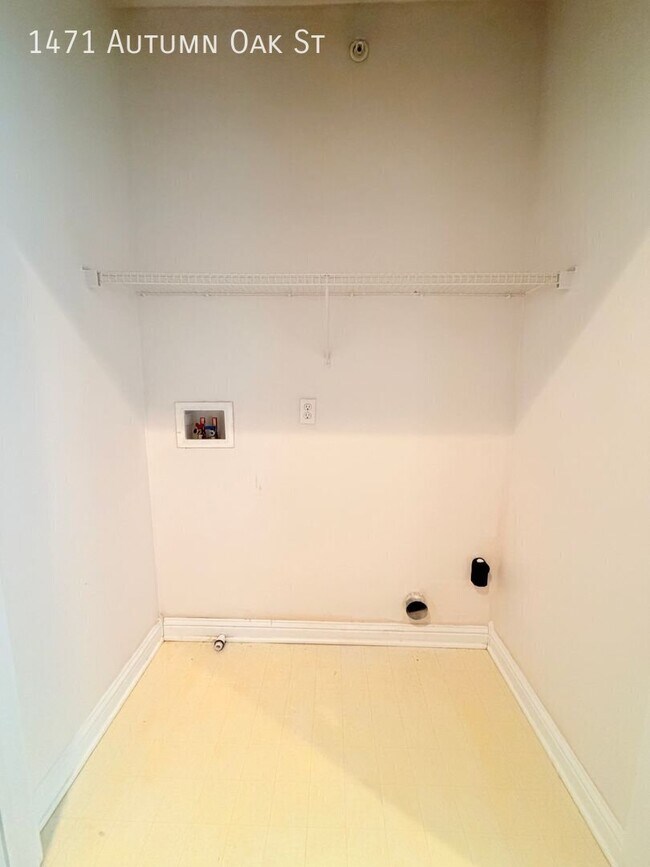 Building Photo - 1471 Autumn Oak St