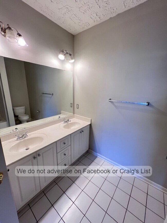 Building Photo - 4010 Bardstown Ct