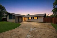Building Photo - Modern Open Floor Plan