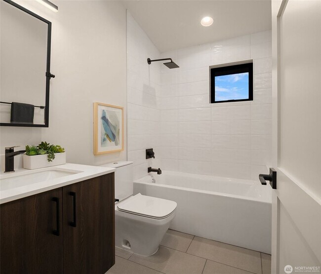 Building Photo - 4Bd/4.5Ba Seattle Home