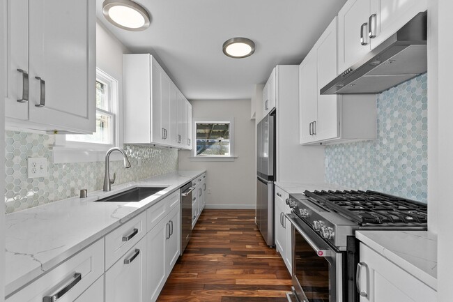 Building Photo - 4bd/2.75ba Seattle Home