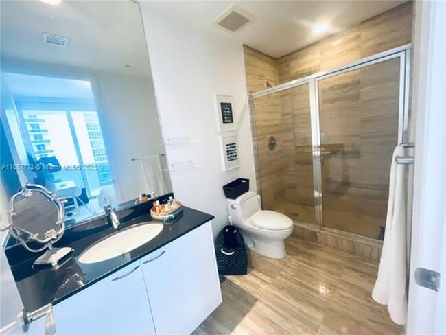 Building Photo - 16001 Collins Ave