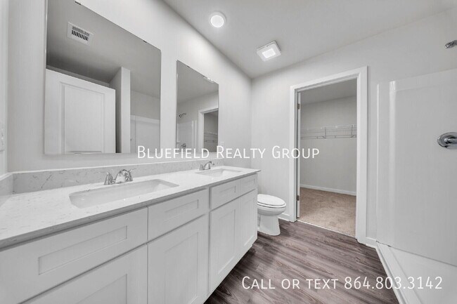 Building Photo - 161 Davis Dr