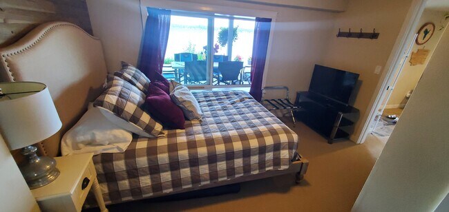 Building Photo - 1611 Vernon Rd