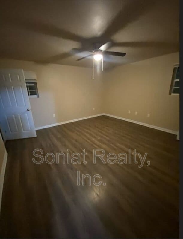 Building Photo - 7202 Salem Dr