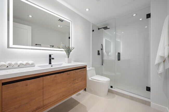 Building Photo - 800 Greensward Ct