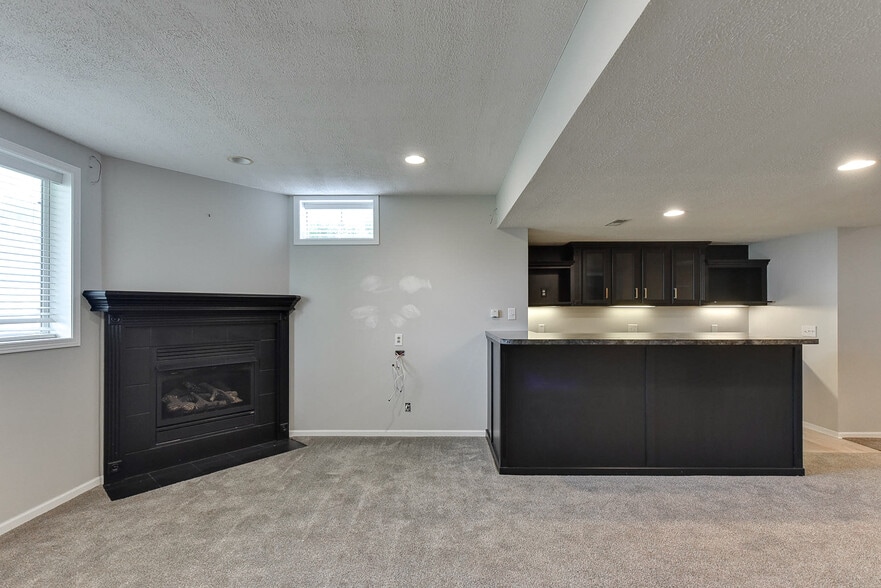 Building Photo - 15327 Parker Cir