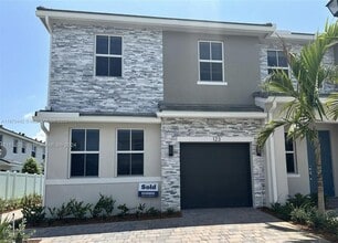 Building Photo - 123 SW 171st Ln