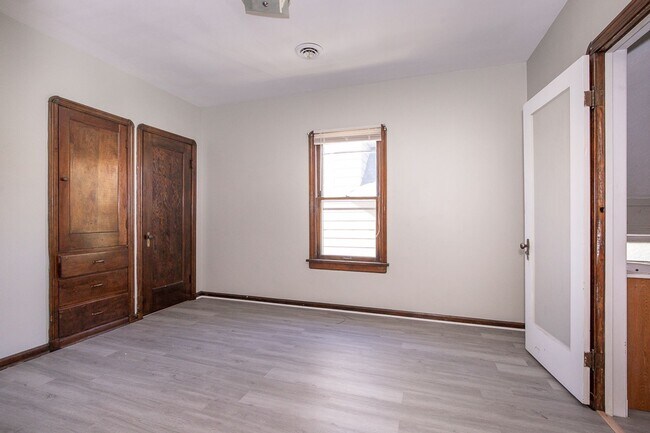 Building Photo - 4120 Trowbridge Ave