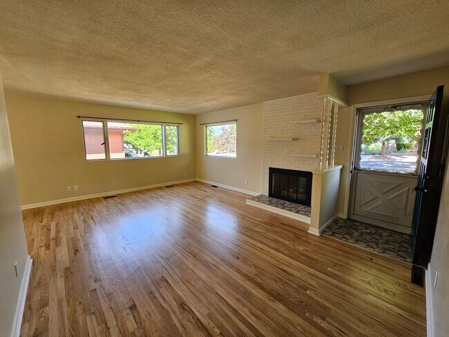 Building Photo - Charming 3-Bedroom Home Across from UCCS –...