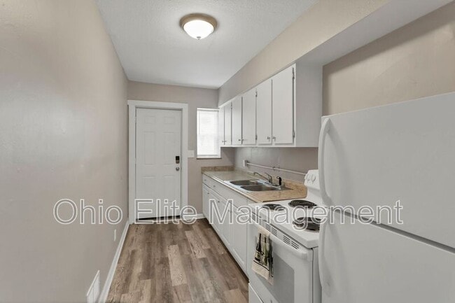 Building Photo - 987 Lilley Ave