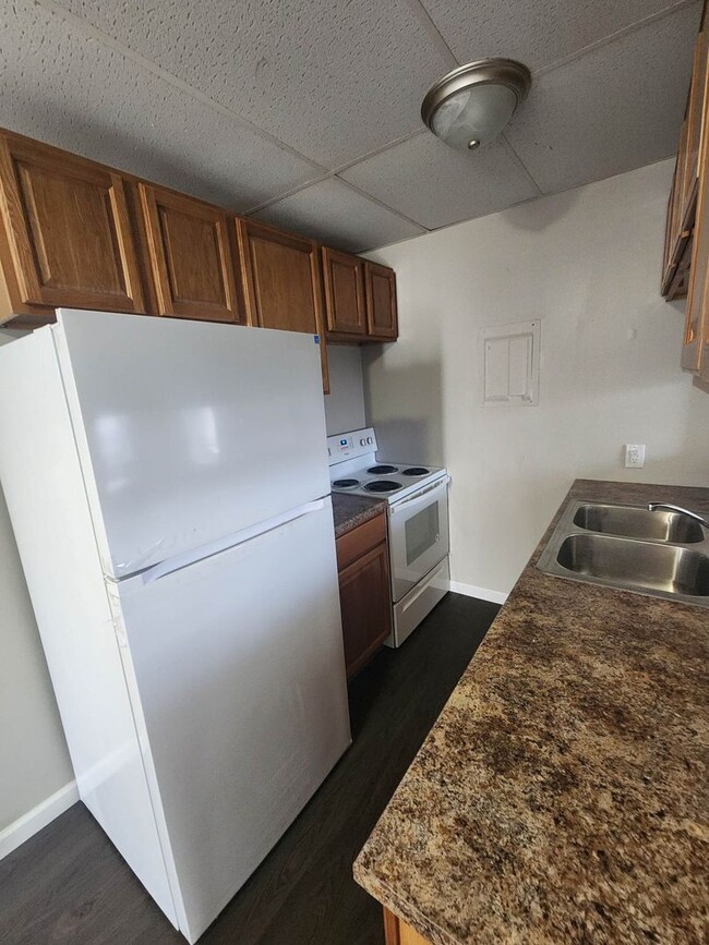 Building Photo - Utilities included!