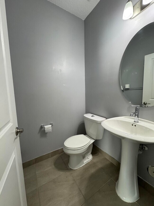 Building Photo - 2037 Oysterwood Ln