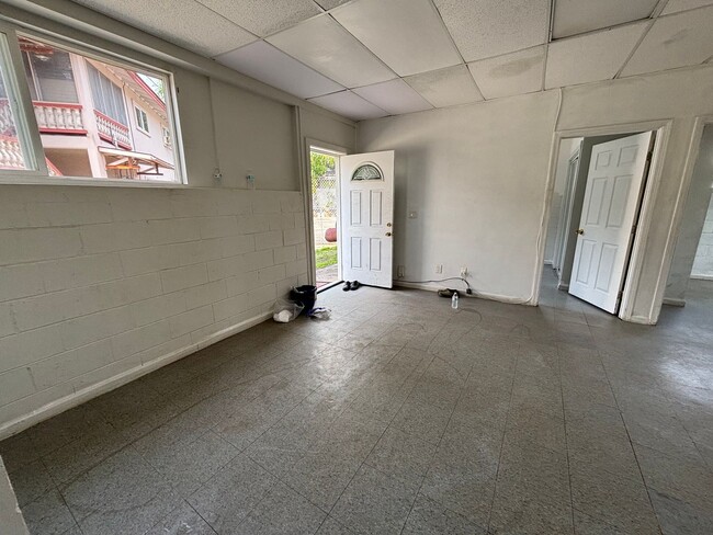 Building Photo - 1415 Kokea St