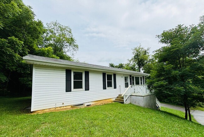 Building Photo - 1480 Boxwood Dr