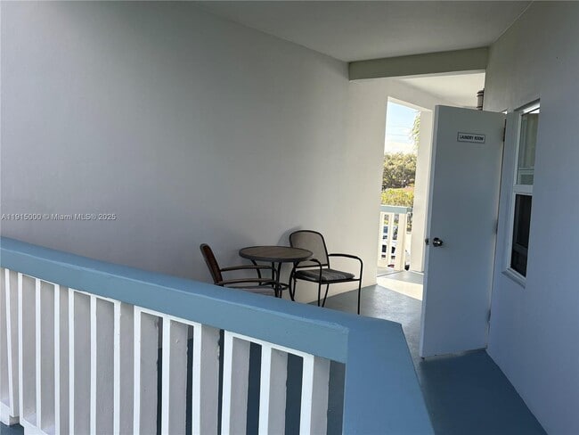 Building Photo - 2223 Park Ln