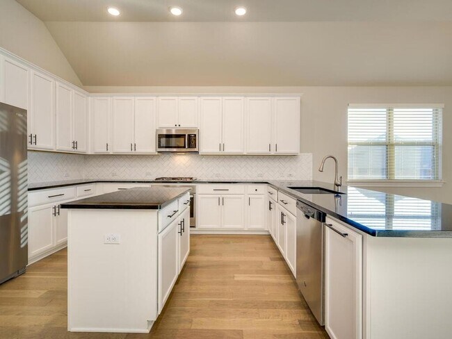 Building Photo - 2905 Coral Valley Dr