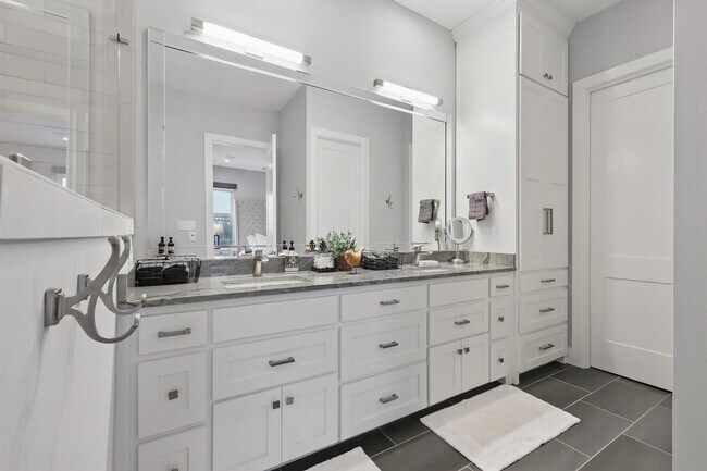 Building Photo - 428 Highwoods Trl