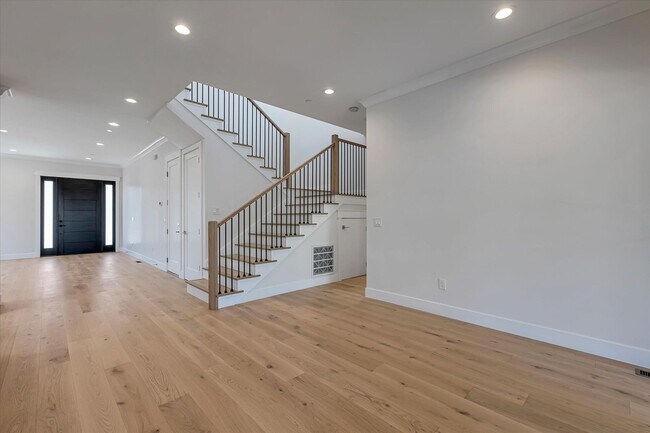 Building Photo - Newer High-Tech Home | Top Schools | Great...
