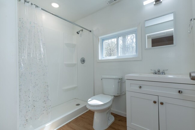Building Photo - 2 Bed, 2 Full Bath Single Family Home in H...