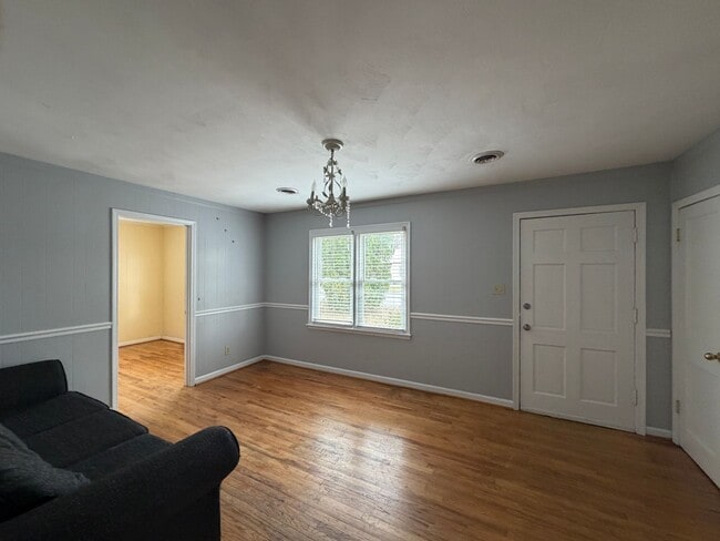 Building Photo - Salem Cottage