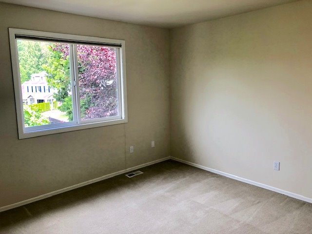 Building Photo - Beautiful Peaceful Timberline Home