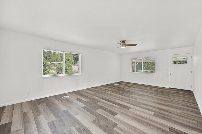 Building Photo - Updated 3-Bedroom Port Orchard Rambler with Covered Porch