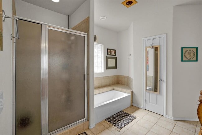 Building Photo - 29 Champions Cir