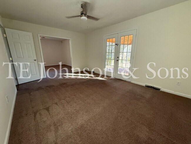 Building Photo - Charming 3-Bedroom Home with Rocking Chair Porch and Screened Back Patio