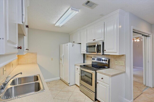 Building Photo - 200 Woodgreen Dr