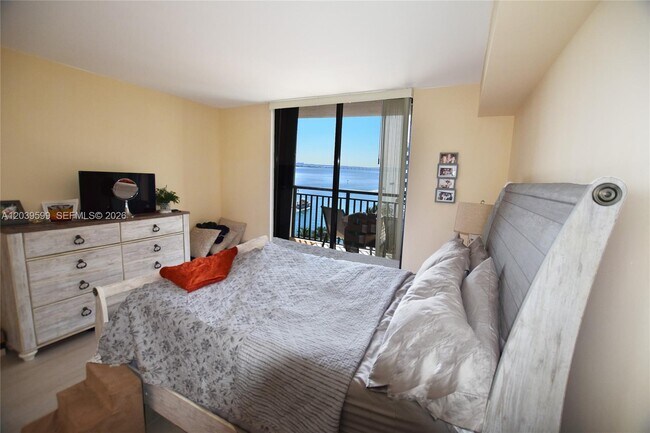 Building Photo - 540 Brickell Key Dr