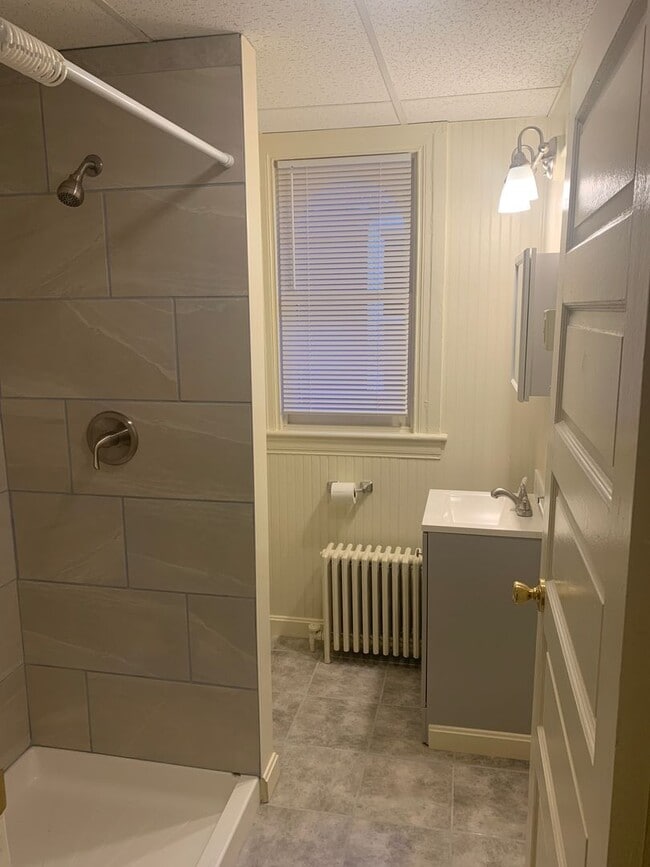 Building Photo - 2nd Floor 2 Bedroom 1 Bath in East End of York City