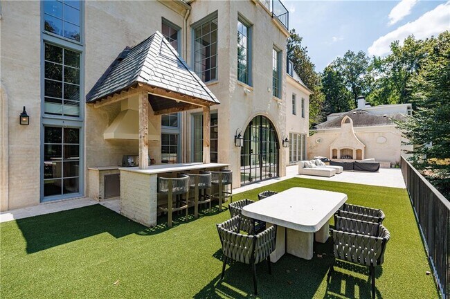 Building Photo - 3570 Knollwood Dr NW