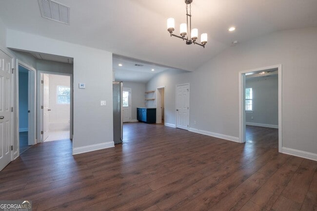 Building Photo - 331 Camilla Cir SW