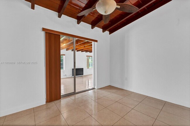 Building Photo - 361 SE 6th Ave