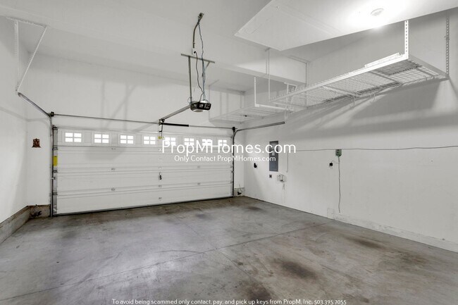 Building Photo - Updated Three Bedroom Gem in Bethany!