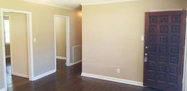 Building Photo - 1620 Riverside Dr