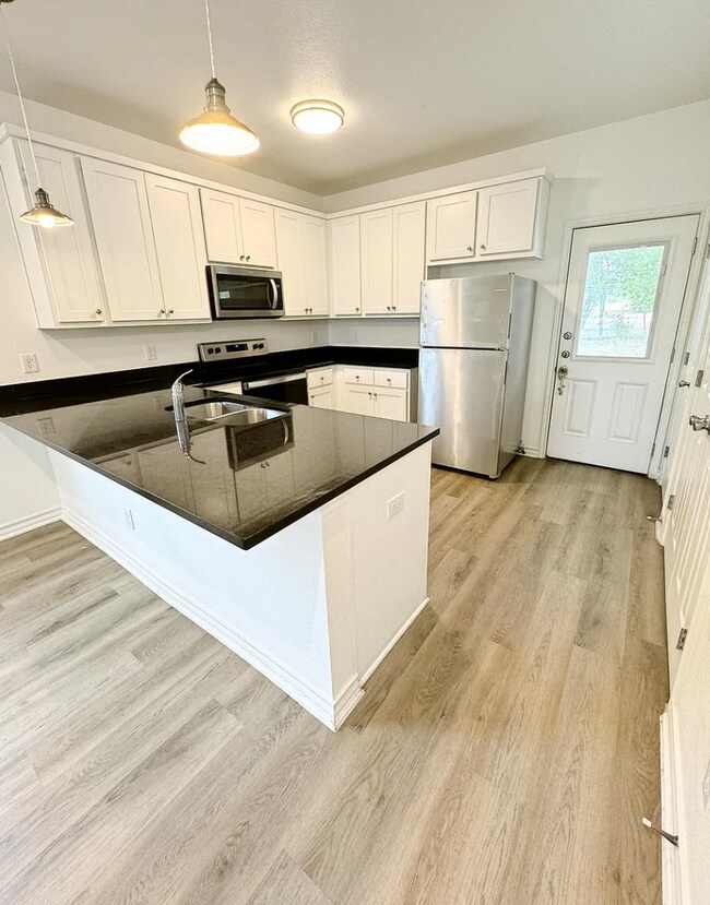 Building Photo - 707 Runnels Ave