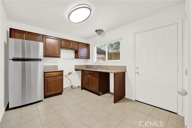 Building Photo - 980 E Mission Ave